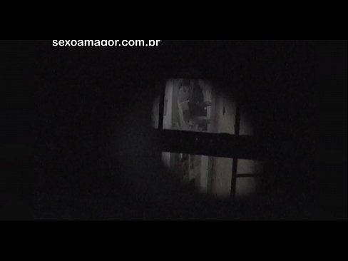 ❤️ Blondie wordt stiekem gefilmd door een voyeur uit de buurt, verstopt achter holle bakstenen Porno vk at us nl.28films.ru